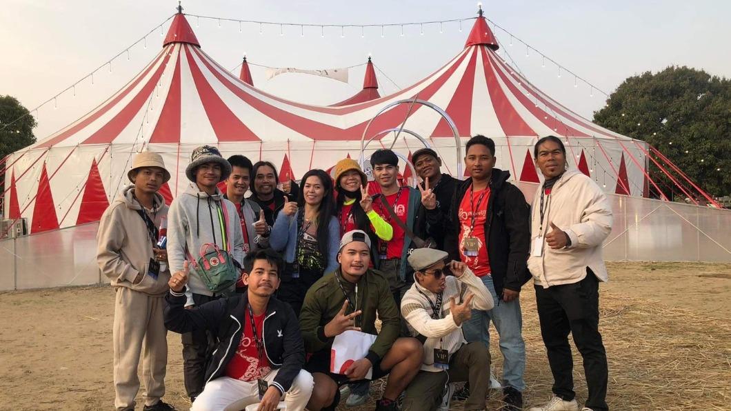 柬埔寨法爾劇團成員繼去年，今年再度來台參與台灣首屆馬戲藝術節表演。（圖／法爾劇團提供）