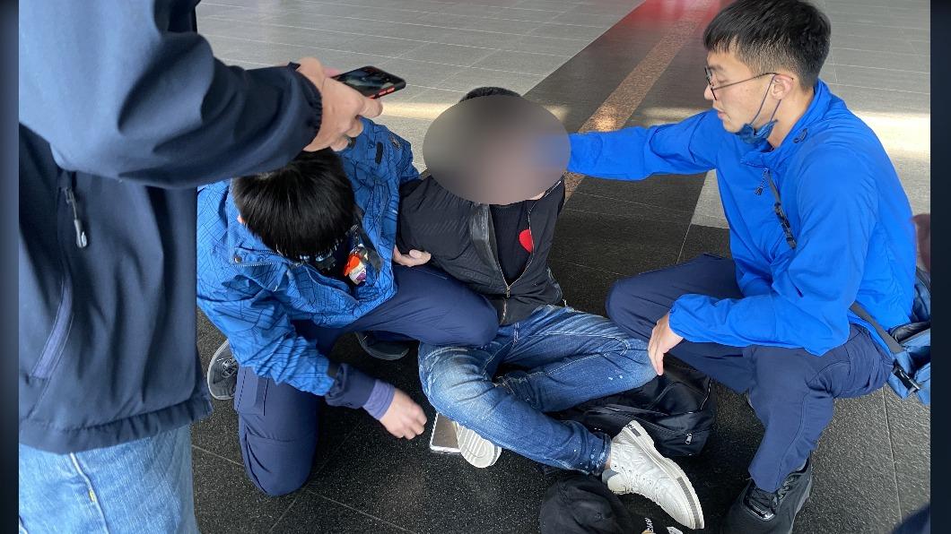 員警「打蛇隨棍」揪逮詐騙車手 高鐵台南站埋伏壓制
