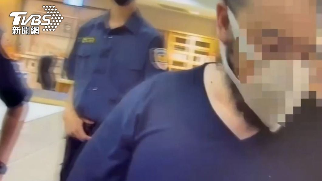 受不自己又臭又黏 健身男UNIQLO偷素T慘遇警賠五倍