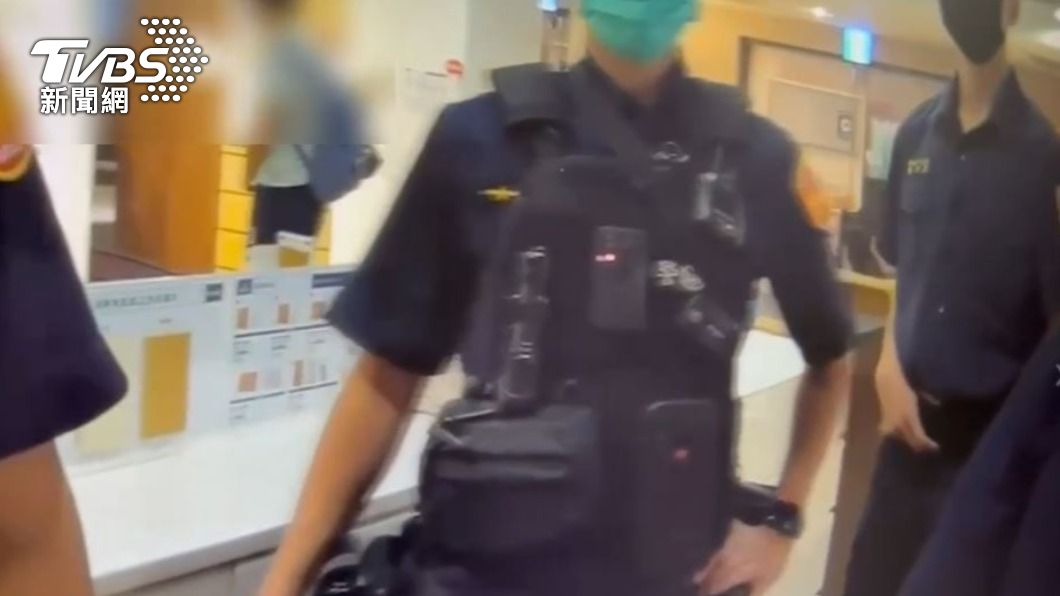 員警原先已鎖定男子要將他通知到案,殊不知他兩周後再度到店內隨即被逮。(圖/TVBS)