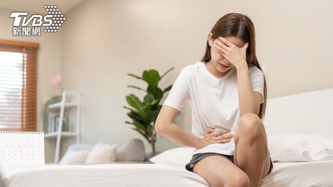 一名20多歲女子因常吃生冷食物,導致糞便堆積得越來越硬。(示意圖/shutterstock達志影像)