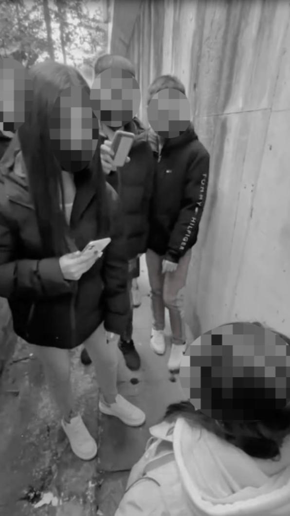 少女懷疑女學生在學校說自己壞話,撂人霸凌。(圖經變色處理/民眾提供)