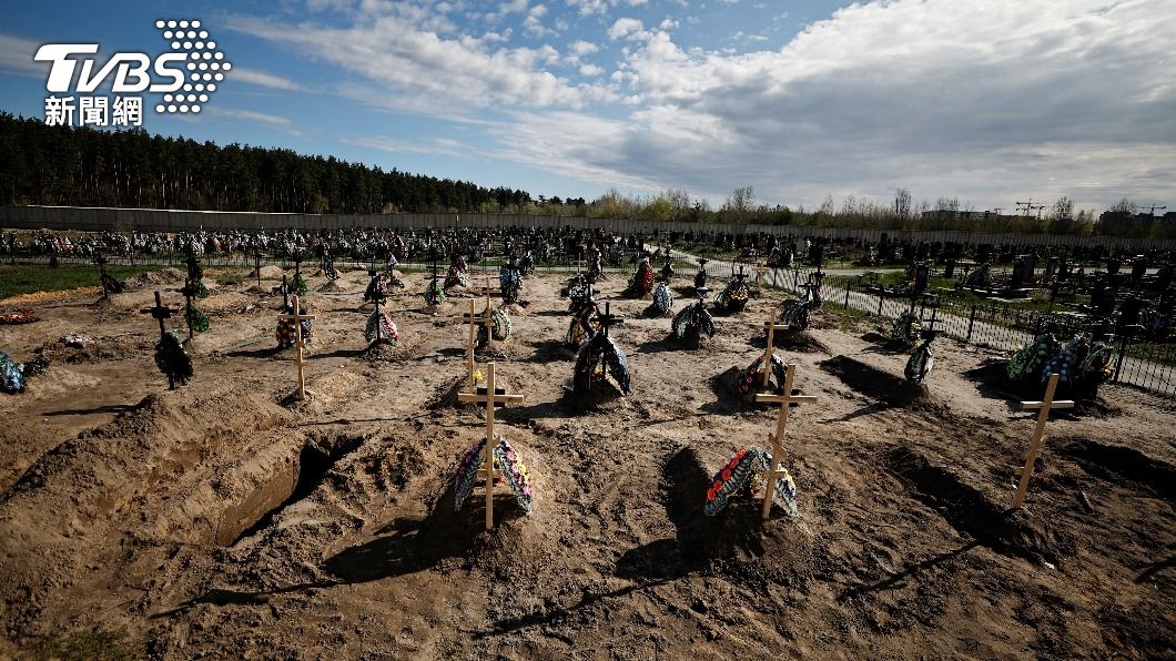 布查居民在俄軍入侵期間遭殺害,隨地下葬連墓碑都沒有。(圖/達志影像路透社)
