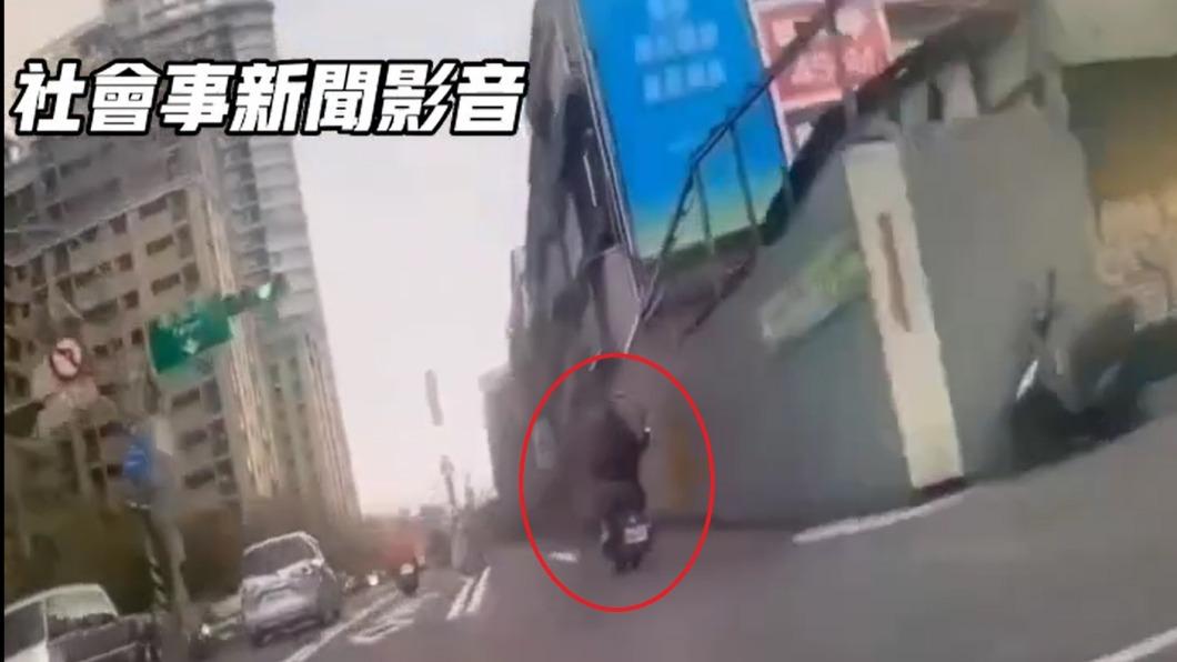 行車糾紛！不爽被超車　少年亮玩具槍恐嚇GG了