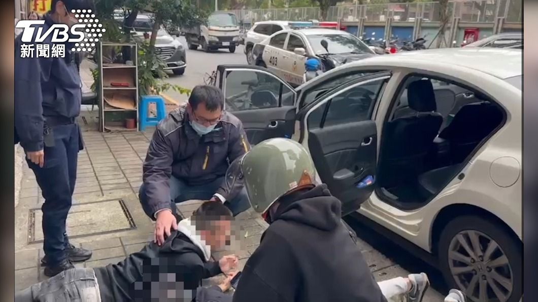 婦誤信投資遭詐380萬 兒見母到處借款報警逮2車手