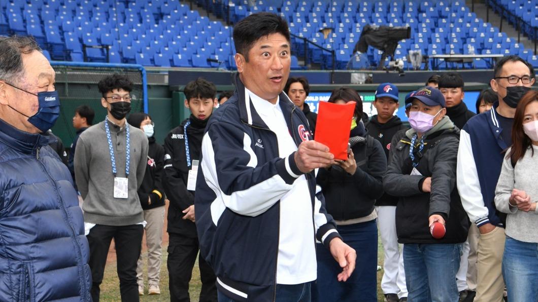 經典賽/「先到東京等大家」!辜仲諒勉勵中華隊 霸氣發20萬加菜金