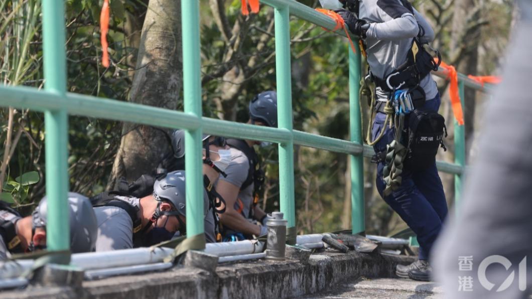 今日將軍澳華人永遠墳場搜尋失蹤遺骸。（圖／香港01授權使用）