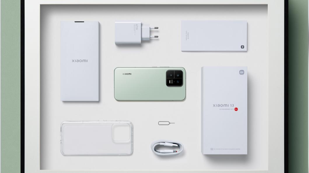 Xiaomi 13 開箱圖。(圖/小米提供)