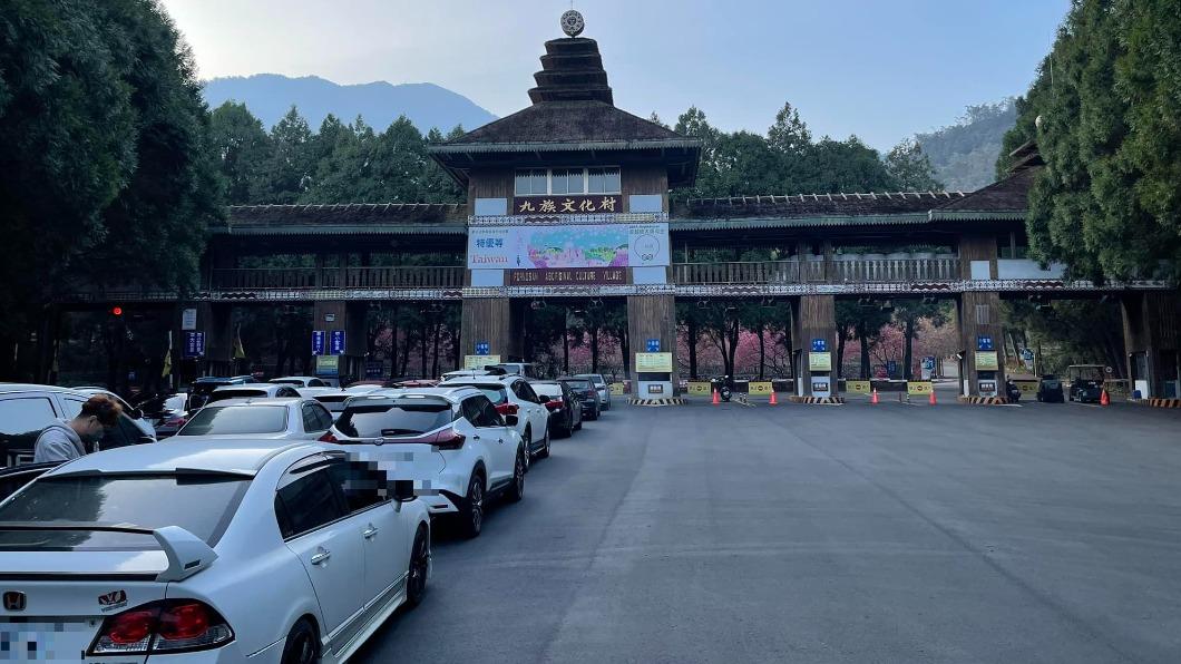 比昨天更扯!九族文化村一早塞爆 開門半小時又要遊客去別地玩