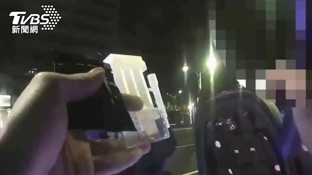 警方從膠囊中驗出毒品成分。（圖／TVBS）