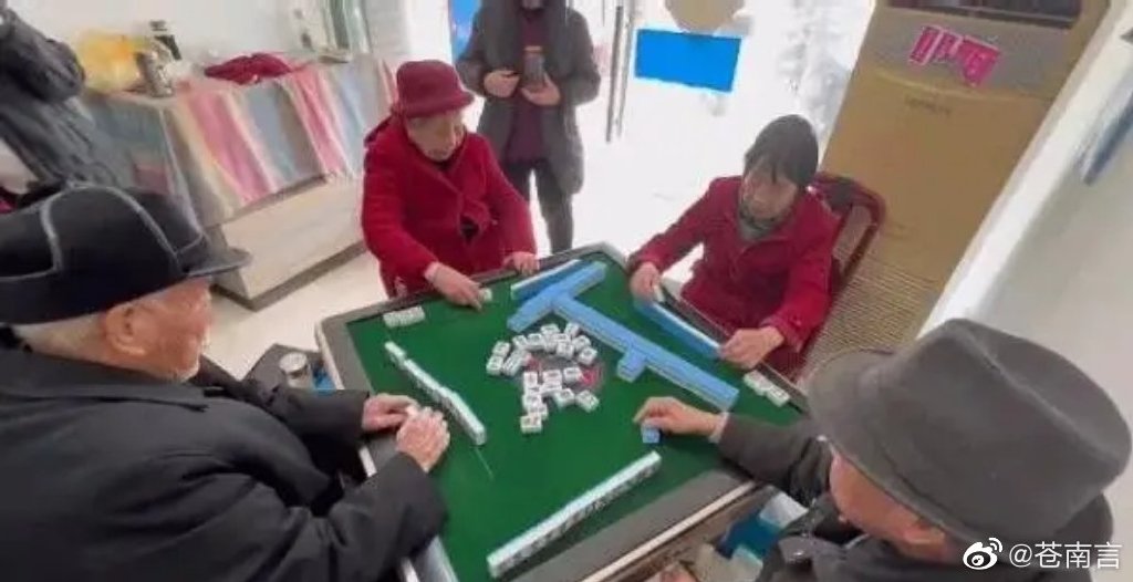 俞奶奶每天趕2場打麻將。(圖/翻攝自微博)