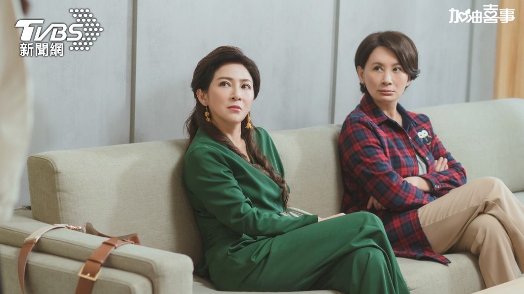 王彩樺（左）和陳亞蘭兩位母后霸氣十足。（圖／TVBS）