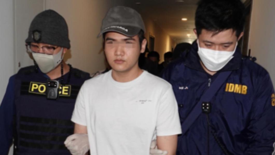 警方攻堅後驚見薩拉哈特已成為「南韓歐巴」。(圖/翻攝自《Thaiger》)