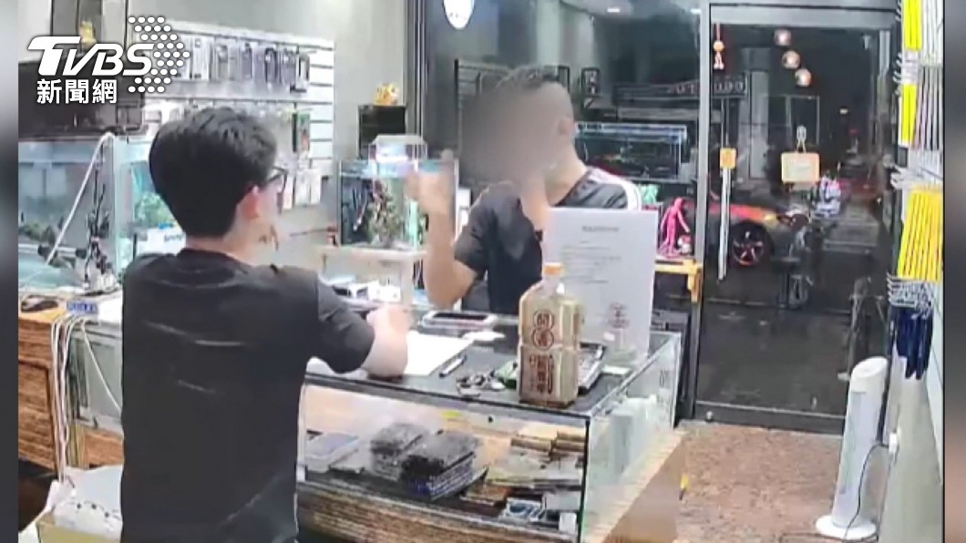 假合作真搶劫!槍口抵胸嗆店員 高雄手機搶匪抓到了