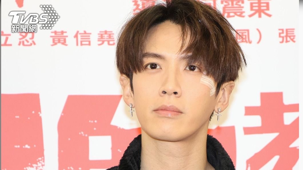 柯震東破相後首露面！　臉貼美容膠帶認「傷勢嚴重」：有陰影