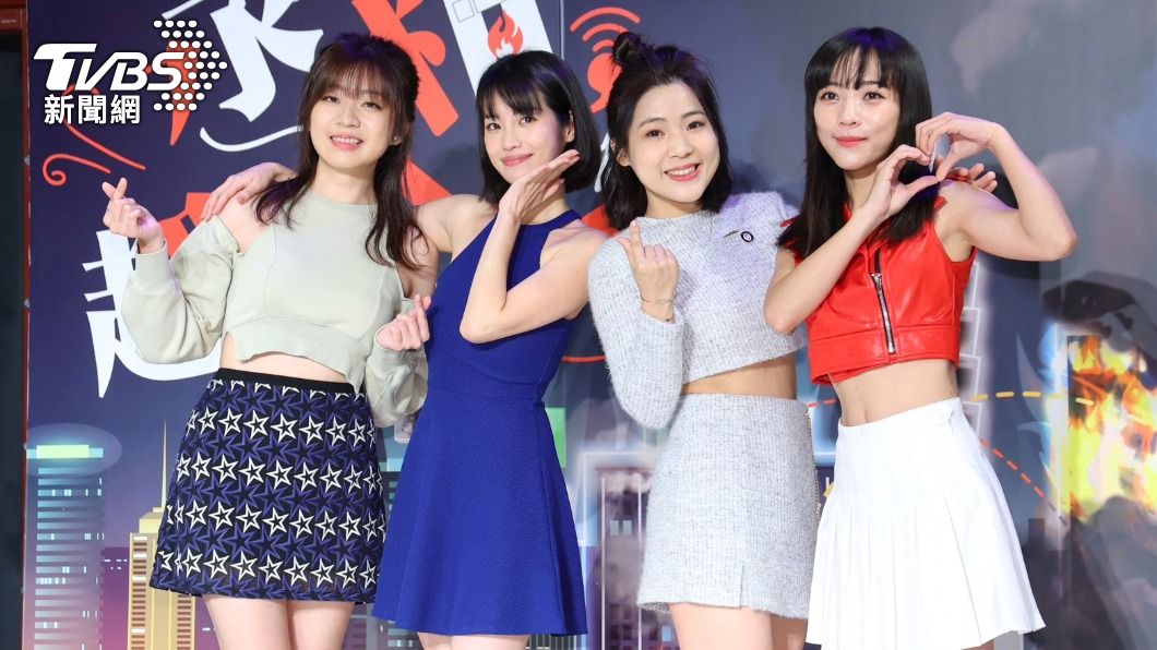 謝子涵(左起)、徐千晴、徐巧芯、黃捷出席舞台劇《丞相,起風了》開賣記者會。(圖/黃城碩攝)