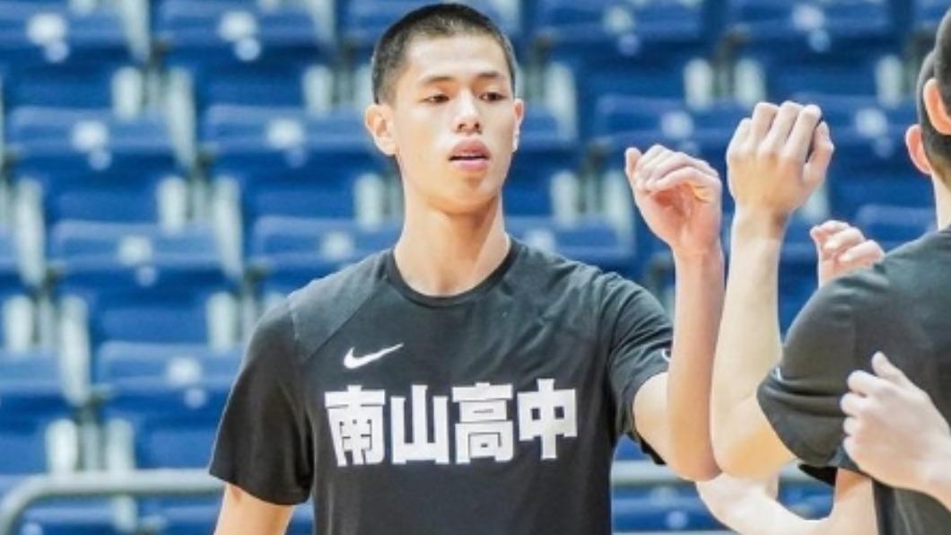 曹祐寧帶領南山高中絕殺對手,搶下這關鍵的一勝。。(圖/翻攝自曹祐寧臉書)
