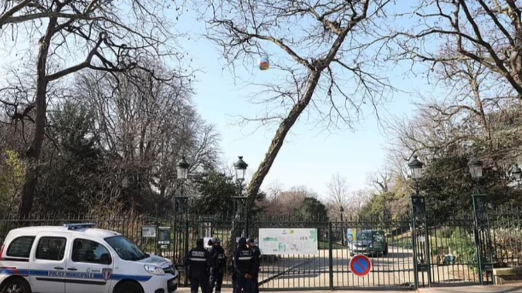 棄屍地肖蒙山丘公園是美國影集《艾蜜莉在巴黎》取景地。（圖／翻攝自《每日郵報》）