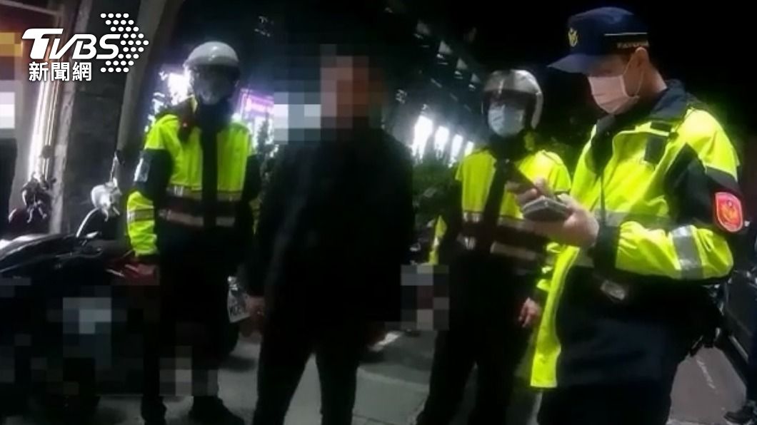 領錢領太久！「瑪莎拉蒂」車手辯旅遊問路　遭所長狠打臉