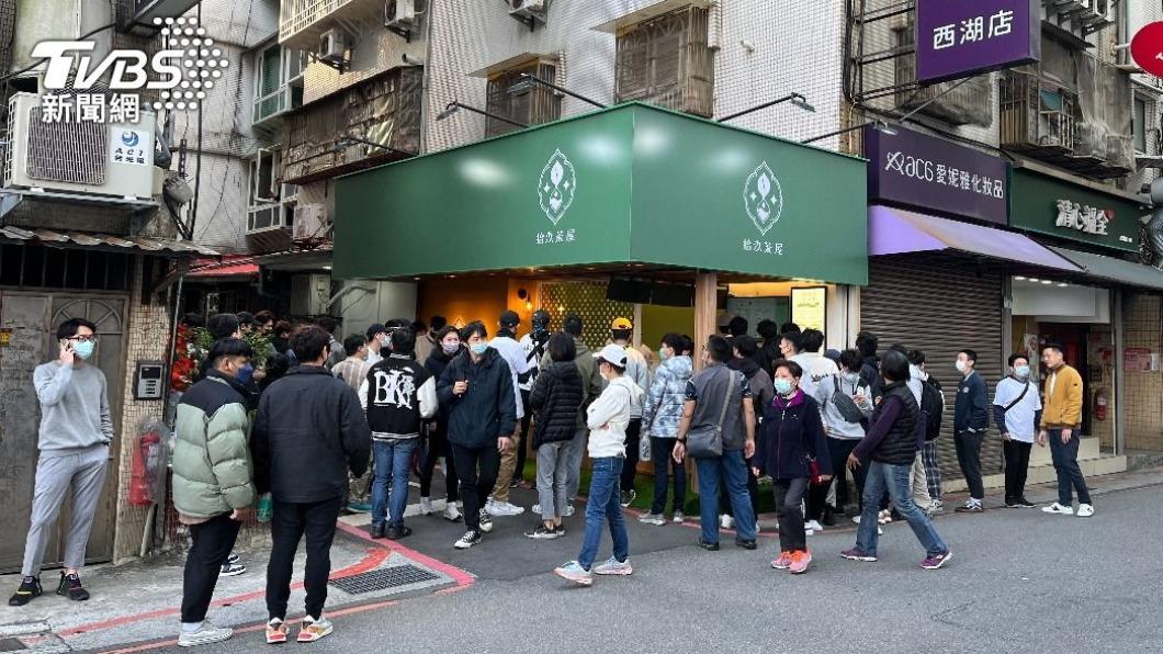 Toyz飲料店位於捷運站旁、人潮不斷。(圖/TVBS資料照)