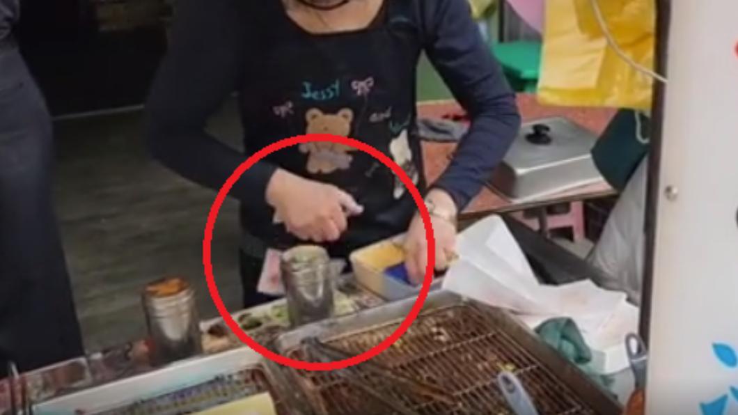 風向逆轉？對準蔥油餅闆娘「神之拇指」拍遭疑動機　爆料人反擊