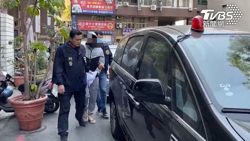 平頭男搶通訊行，拿假槍抵店員胸，27日上午落網。（圖／警方提供）
