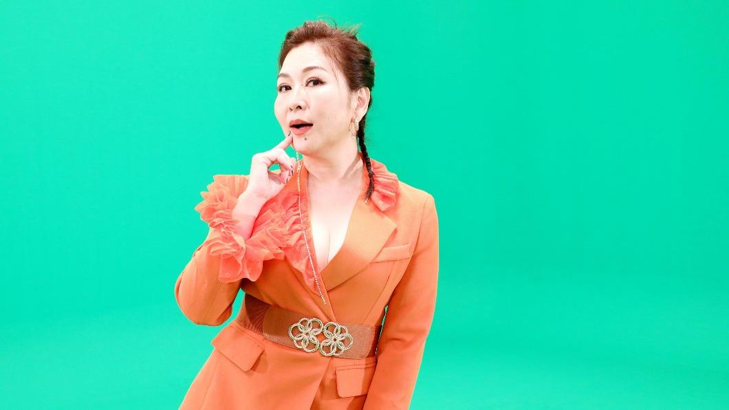 張秀卿瘦了美成這樣！開深V辣洩春光　羞喊：尪約好按摩