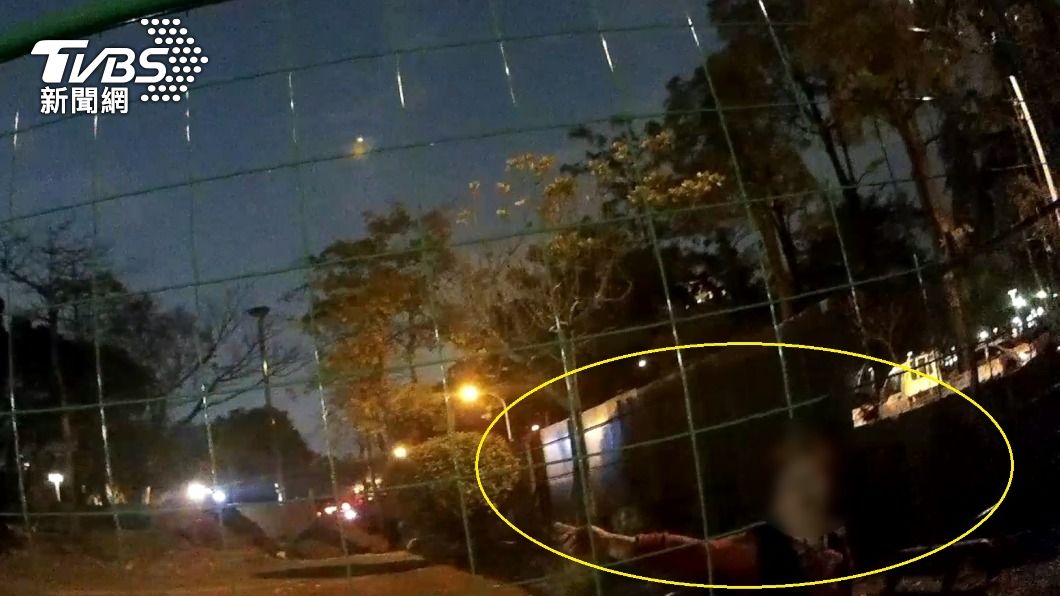 喊2小時無人!八旬嬤跌工地遭鎖 暖騎士幫報警還陪開鎖