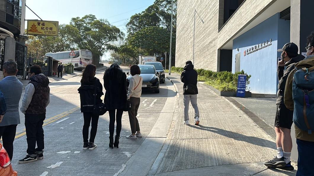 蔡天鳳多名好友都有到現場。(圖/香港01提供)
