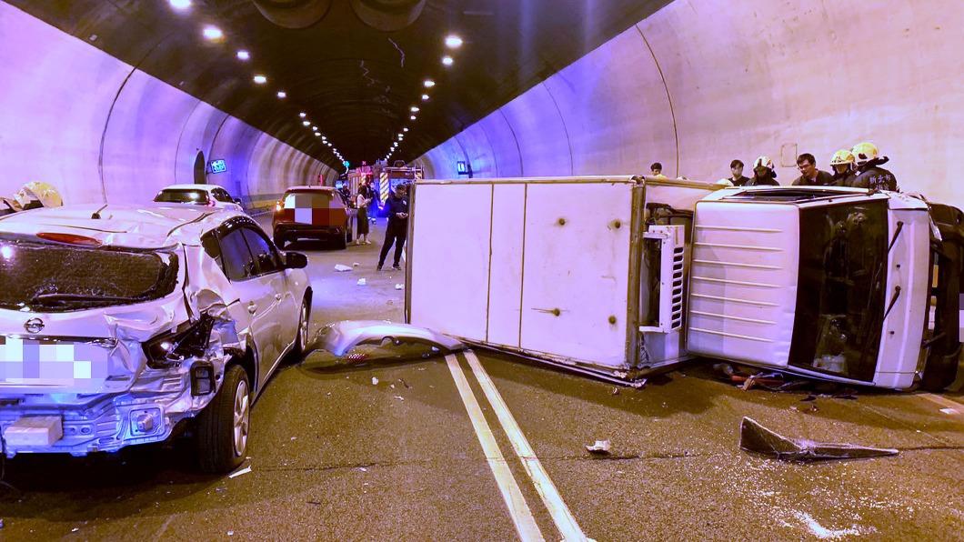 國3北向中和隧道車禍　貨車追撞前車1人輕傷