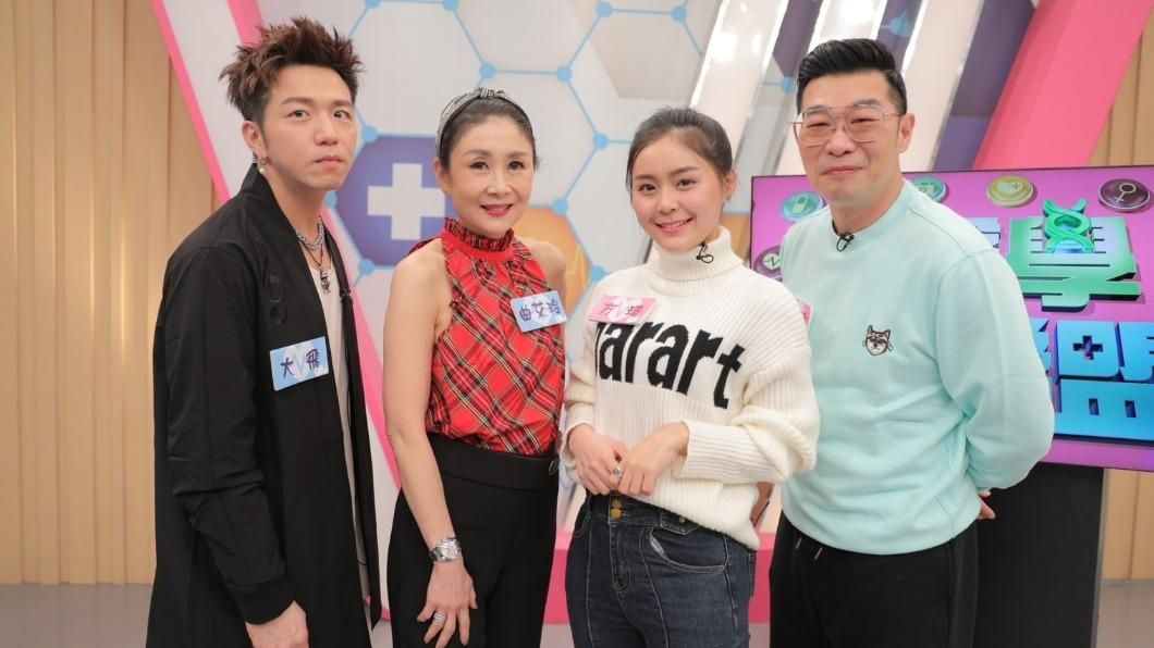 大飛、（左起）曲艾玲、方琦、馬力歐一同上《醫學大聯盟》探討睡眠習慣。（圖／民視提供）