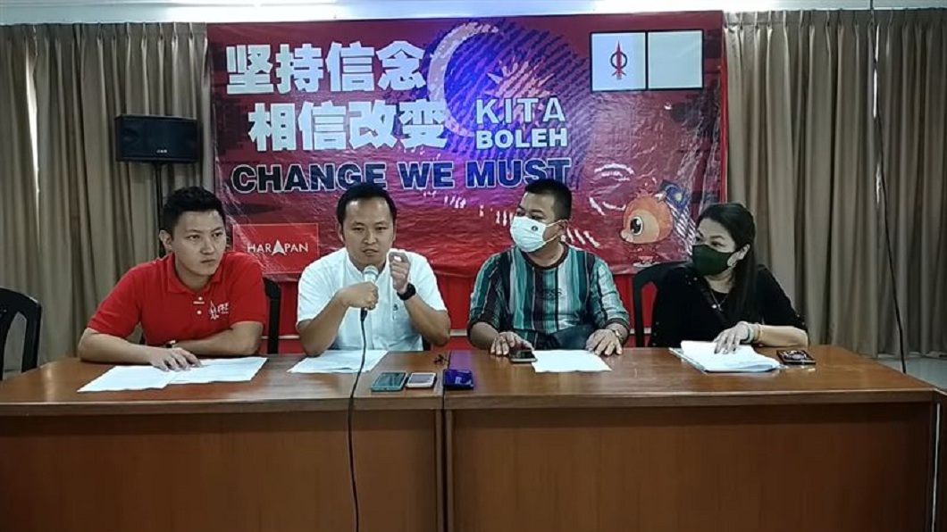 當事人找上國會議員求助並開記者會說明。(圖/翻攝自臉書)