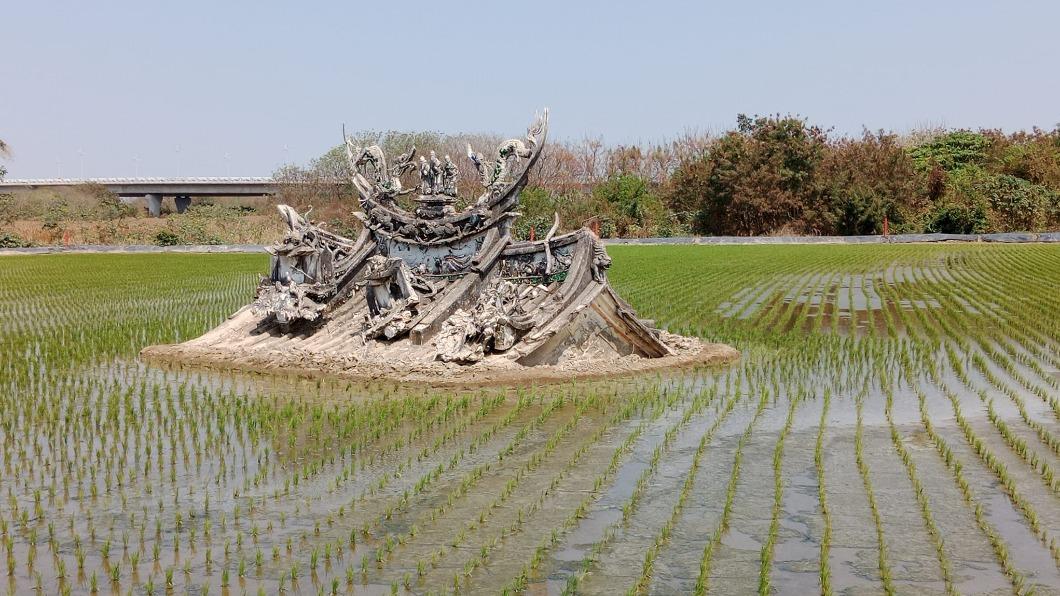嘉義「神秘沉廟」插田中 網搬文獻驚:清朝百年遺址