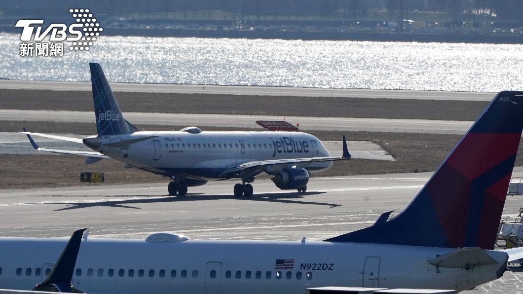 捷藍航空班機差點與一架私人飛機相撞。(示意圖/達志影像美聯社)