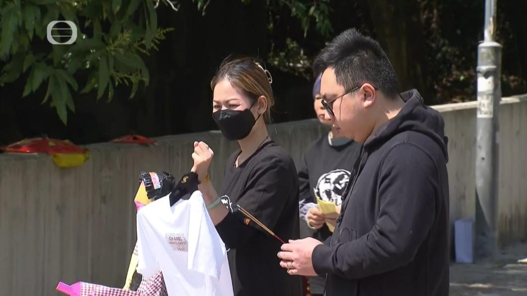 蔡天鳳家屬回到事發現場招魂。（圖／翻攝自《TVB》）