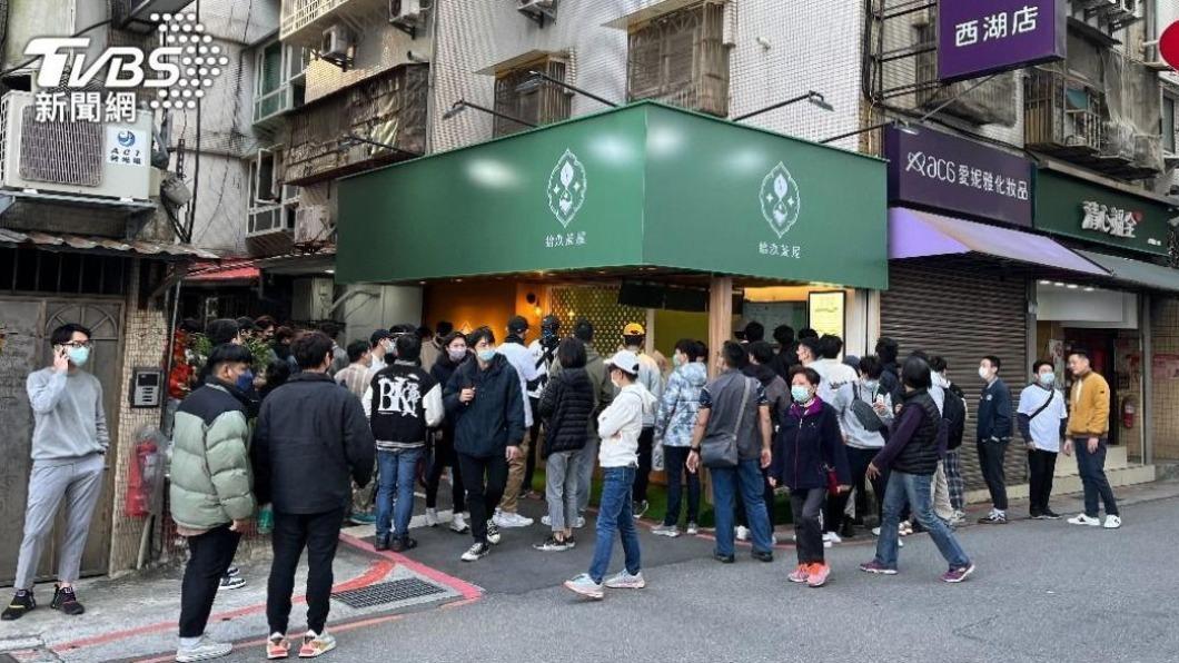 Toyz飲料店位於捷運站旁、試喝日人潮不斷。（圖／TVBS資料照）