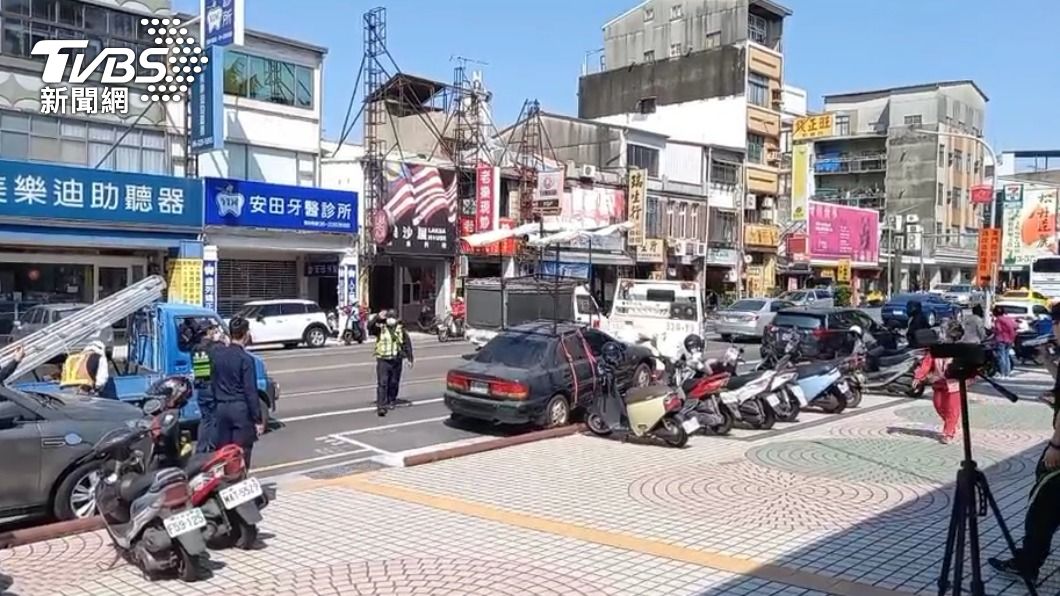 拖吊現場。(圖/TVBS)