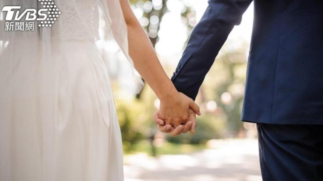 網友的朋友認為,不婚不生可以省下很多錢。(示意圖/shutterstock達志影像)