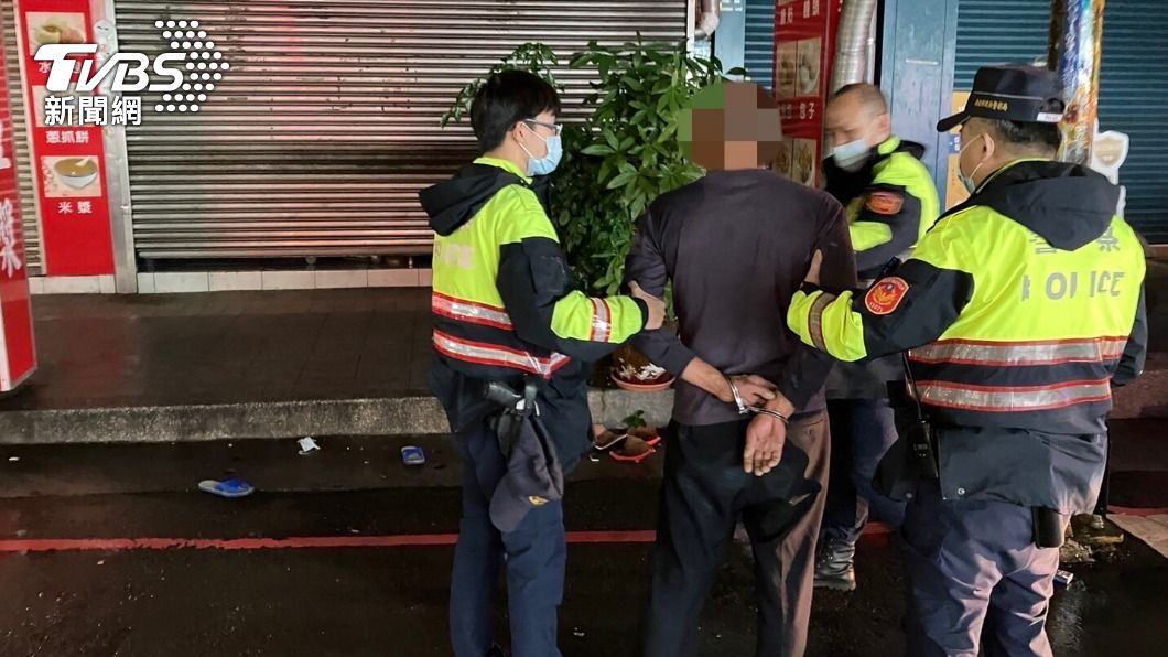 警方當場將人逮捕送辦。（圖／TVBS）