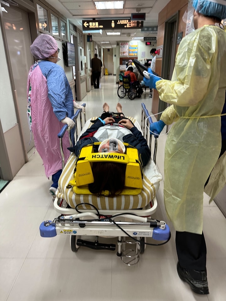 宋燕旻車禍當下就失去意識。（圖經處理／翻攝自宋燕旻臉書）