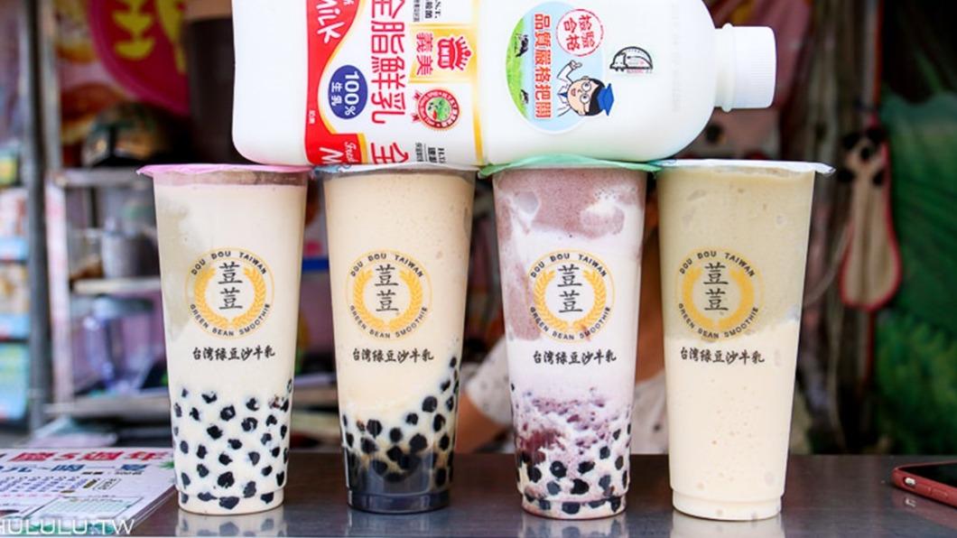 「綠豆沙牛奶」清爽不膩很好喝,可加價加珍珠或任意搭配鮮奶或豆漿。(圖/花露露 の花花世界提供)