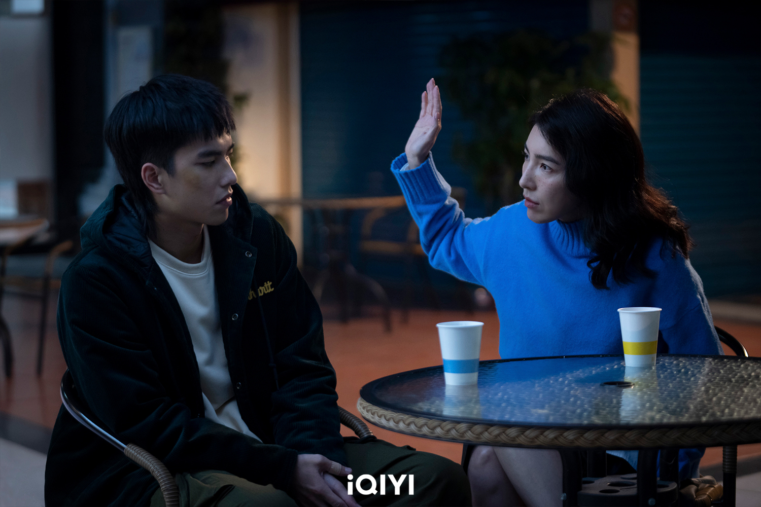 楊謹華(右)首次和小20歲的曾敬驊合作,意外默契超好。(圖/愛奇藝國際站提供)