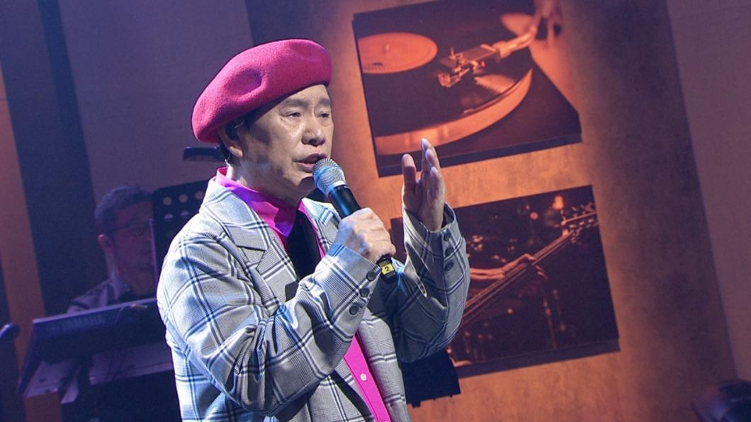 黃西田在節目上演唱多首經典歌曲。(圖/年代提供)