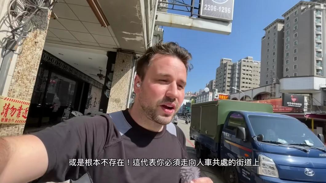 Prozzie說台灣人總要跟車爭道。(圖/翻攝自YouTube)