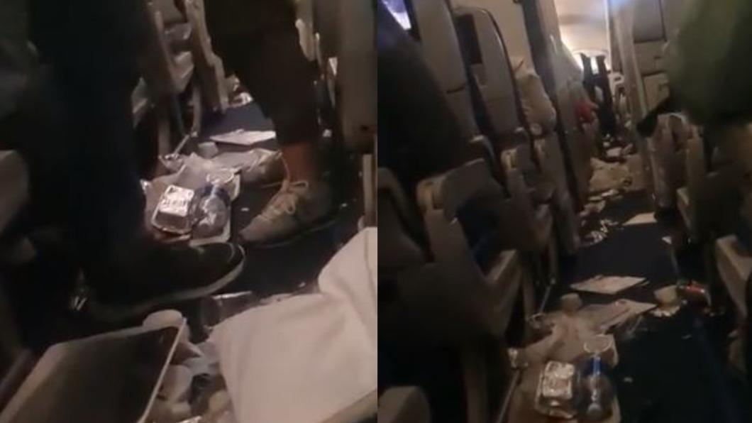 部分未繫安全帶的旅客當場噴飛、撞上天花板，目前已知有7人受傷送醫。（圖／翻攝自推特）