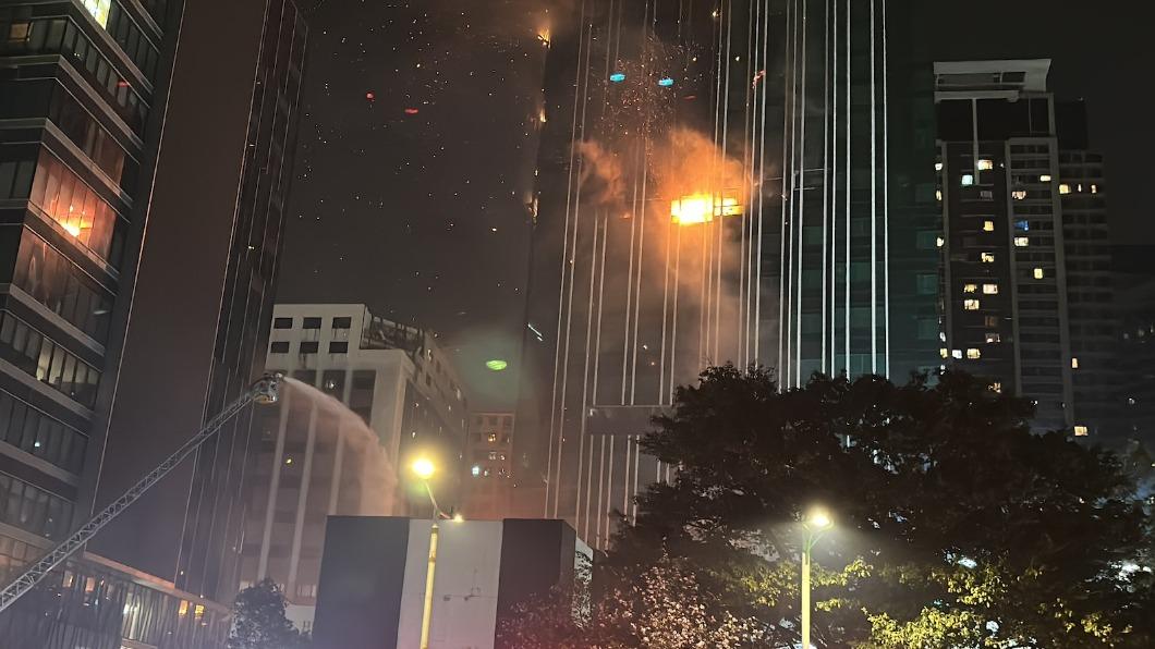 尖沙咀發生四級大火。（圖／香港01）
