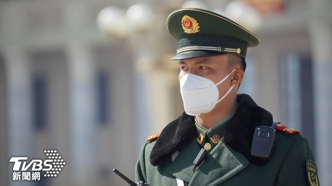 大陸新一屆兩會即將登場，天安門附近進駐比平常更多的軍警。（圖／TVBS）