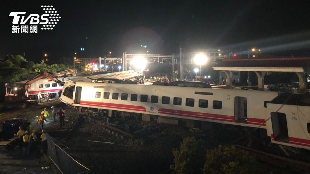 普悠瑪6432次列車於宜蘭蘇澳新馬站出軌。（圖／TVBS資料畫面）