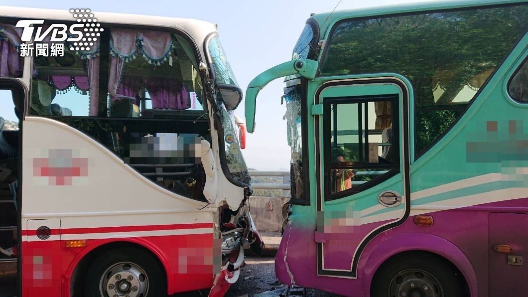 新店私立學校2校車對撞　司機學生10人受傷送醫