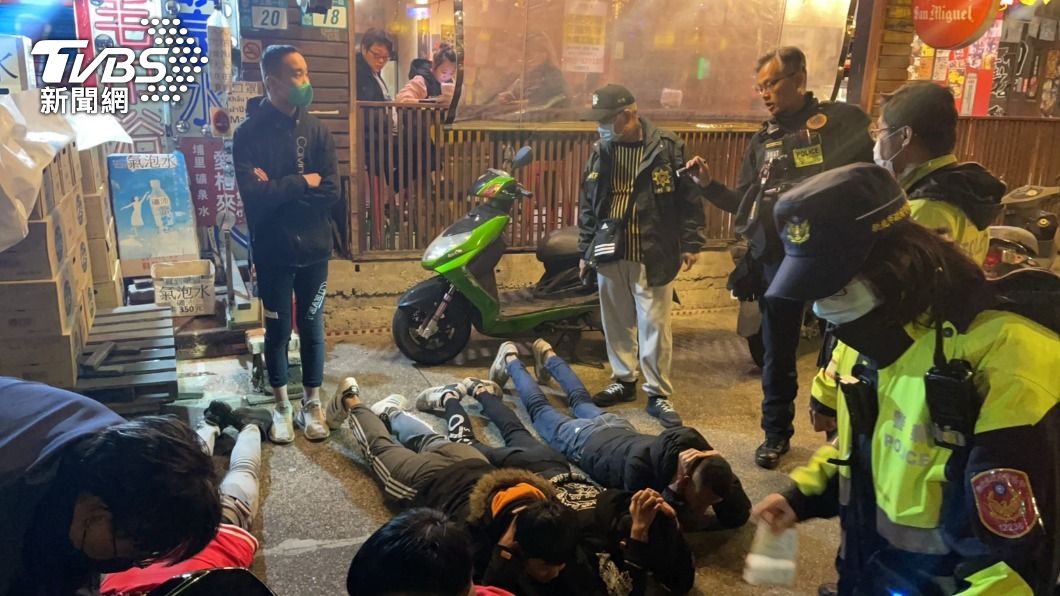 不滿女兒被欺負！悍母撂人狂毆前男友　9惡煞當場被逮